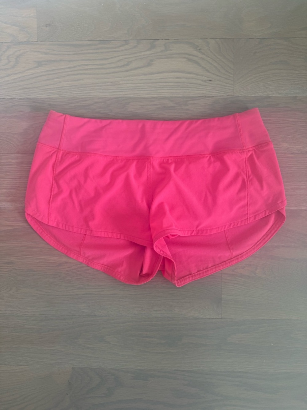 Lululemon speed up low rise 2.5” shorts